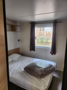 Photo #4 of MOBILHOME Lodge 3 chambres, 500m plage, camp 5 étoiles in Vendres Plage, France