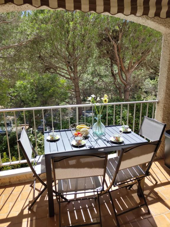Photo #1 of Studio climatisé, parking, 5mn de la plage in Saint Cyr sur Mer, France