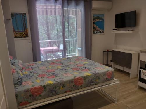Photo #3 of Studio climatisé, parking, 5mn de la plage in Saint Cyr sur Mer, France