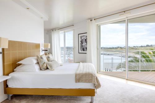 Photo #2 of Hôtel La Marine in Barneville Carteret, France