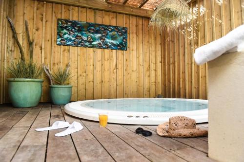 Photo #3 of The Originals Boutique La Villa Ouest & Spa in Saint Palais sur Mer, France