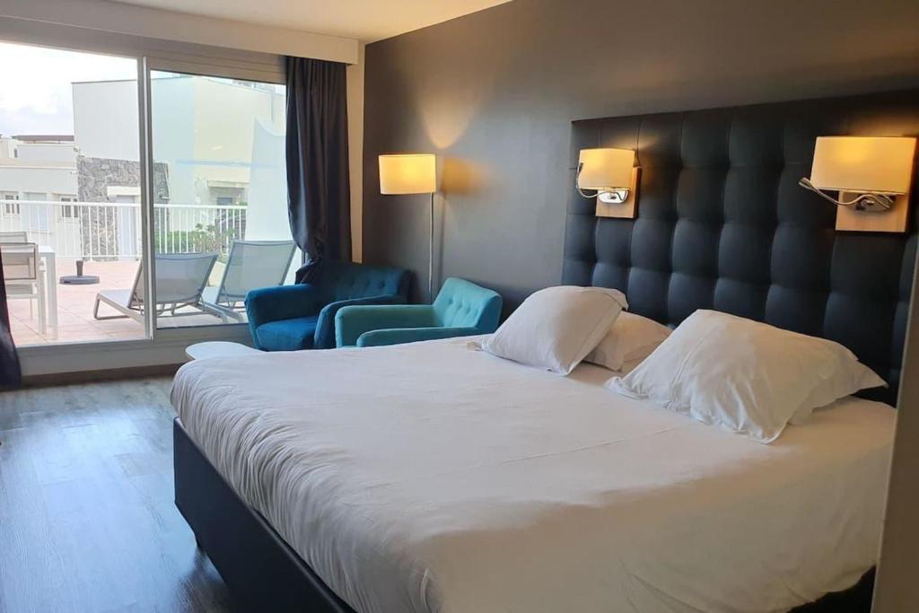 Photo of Naturiste Cap d'Agde Jardin d'Eden -Suite Aphrodite- Swimming Pool Jaccuzzi in Agde, France
