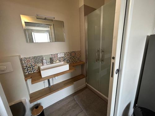 Photo #2 of Appartement pour évasion marine à Hauteville sur mer in Hauteville sur Mer, France