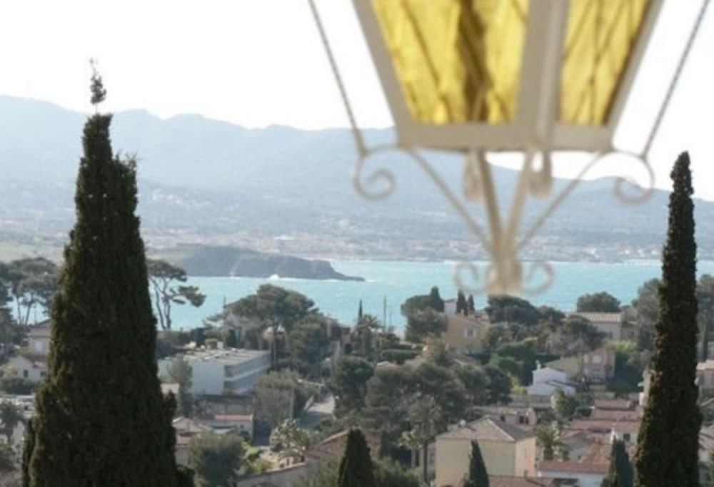 Photo #1 of Hauts de Portissol 50 m2 terrasse 12 m2 Vue mer in Sanary sur Mer, France
