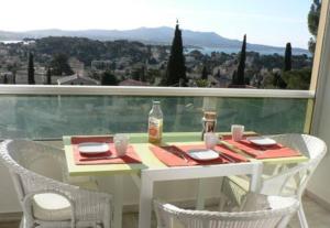 Photo #5 of Hauts de Portissol 50 m2 terrasse 12 m2 Vue mer in Sanary sur Mer, France