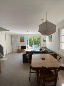 Photo #5 of Maison 300 m de la plage avec un bel extérieur in Gruissan, France