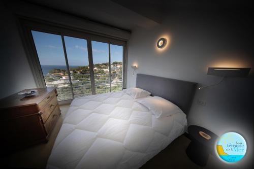 Photo #2 of UNE TERRASSE SUR LA MER 3 pers 2 chambres VUE MER in Cassis, France
