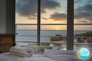 Photo #6 of UNE TERRASSE SUR LA MER 3 pers 2 chambres VUE MER in Cassis, France