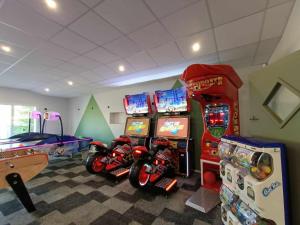Photo #6 of La Palmyre - Les Mathes - Mobil home 3 ch LUXUEUX de 40m2 - Grand emplacement dans village loisirs 4 étoiles - "les Charmettes" proche FUN ZONE in Les Mathes, France
