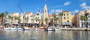 Photo #6 of Grand T2 vue mer calme climatisé 500 m village et plage parking gratuit in Sanary sur Mer, France