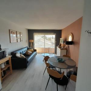 Photo #4 of Cosy Studio 3mn de la mer Clim Parking Wifi in Sanary sur Mer, France