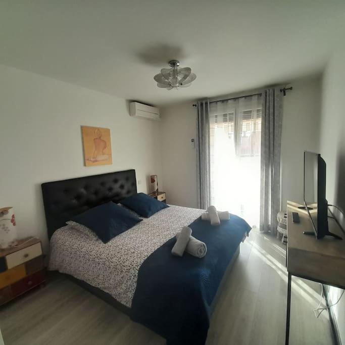 Photo #1 of Petit Paradis Hyper Centre Sanary 3 chambres Parking Clims Wifi Terrasse in Sanary sur Mer, France