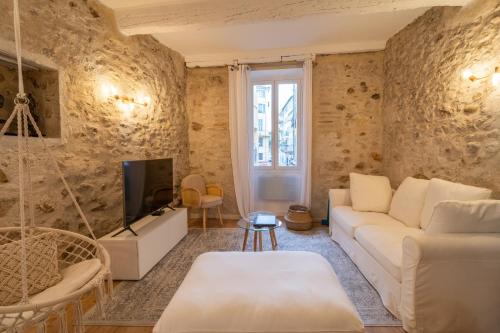 Photo #2 of Suite Fusion - charme de l'ancien et confort moderne - Vieux Nice - 2 chambres - wifi - 5 min des plages - 30 min de Cannes et Monaco in Nice, France