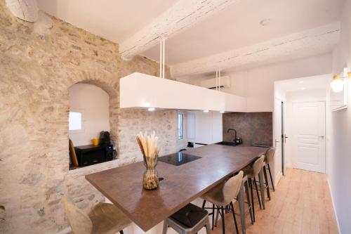 Photo #3 of Suite Fusion - charme de l'ancien et confort moderne - Vieux Nice - 2 chambres - wifi - 5 min des plages - 30 min de Cannes et Monaco in Nice, France