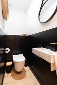 Photo #4 of Suite Fusion - charme de l'ancien et confort moderne - Vieux Nice - 2 chambres - wifi - 5 min des plages - 30 min de Cannes et Monaco in Nice, France