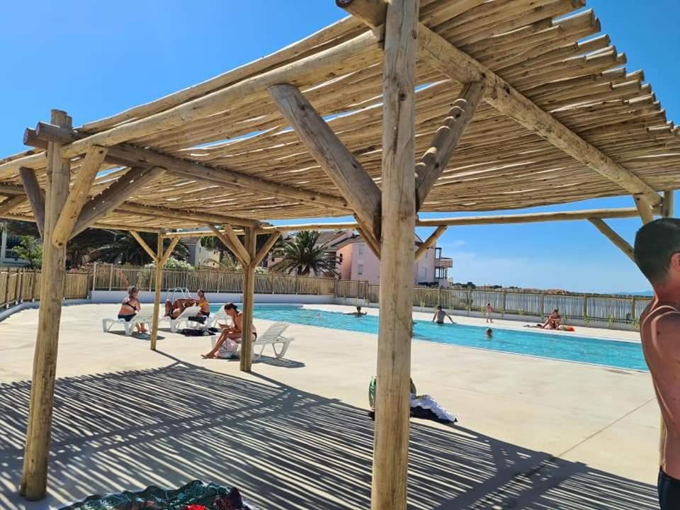 Photo of bel Appartement vue sur le lac marin avec piscine in Le Barcarès, France