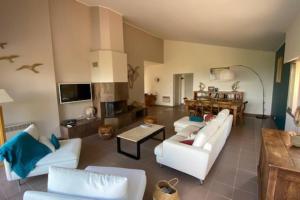Photo #6 of Villa 180 m2 vue Mer Piscine Climatisée Grand jardin 5000 m2 cloturé Calme in Grosseto Prugna, France