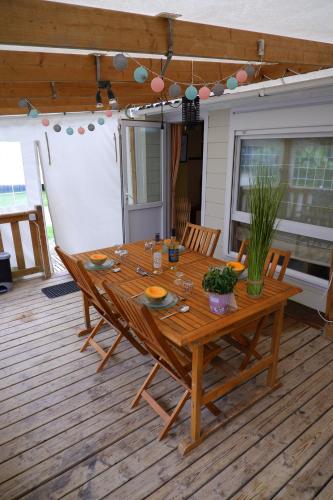 Photo #3 of LE CARRELET Mobil home climatisé INSOLITE & COSY 4 à 6 Personnes in Semussac, France