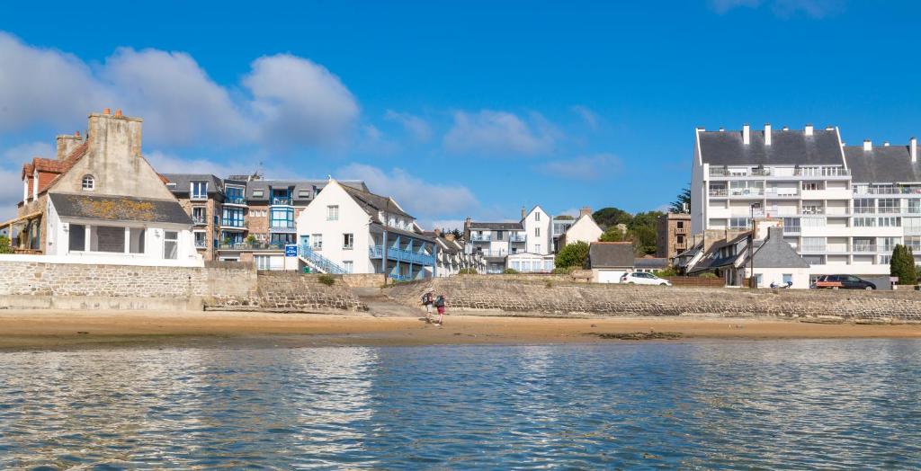 Photo of Résidence Odalys Les Bains in Trégastel, France