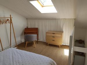 Photo #6 of A 100m de la plage, clim, Aperçu mer, wifi, 2 chambres, 2 salles de bains, 2WC in Saint Georges de Didonne, France