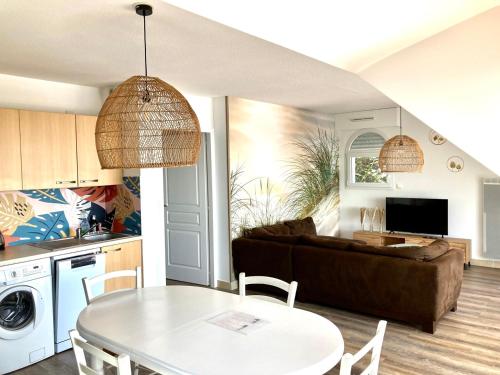 Photo #2 of Grand et luxueux appartement lumineux 4 pers vue mer Wifi inclus in Quiberon, France