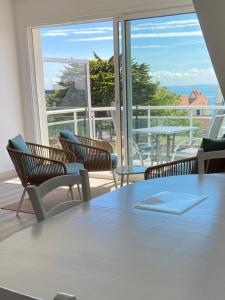 Photo #4 of Grand et luxueux appartement lumineux 4 pers vue mer Wifi inclus in Quiberon, France
