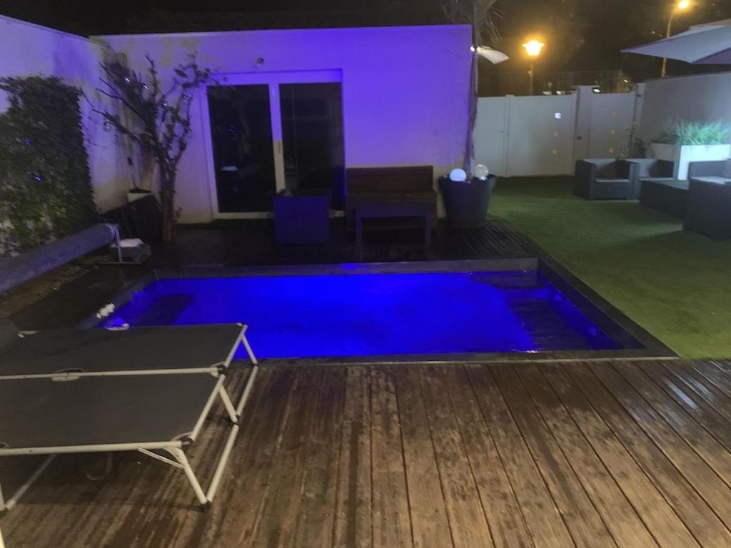 Photo #1 of Exceptionnel 3 logements de plein pieds pouvant accueillir jusqu à 8 personnes à 2 pas de la plage et du centre ville dans une résidence de bien être avec jacuzzi et piscine chauffée in Décines Charpieu, France