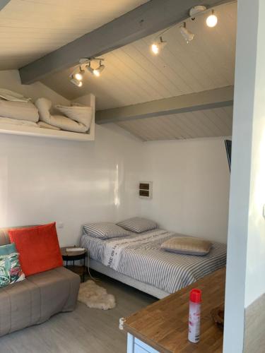 Photo #2 of Exceptionnel 3 logements de plein pieds pouvant accueillir jusqu à 8 personnes à 2 pas de la plage et du centre ville dans une résidence de bien être avec jacuzzi et piscine chauffée in Décines Charpieu, France