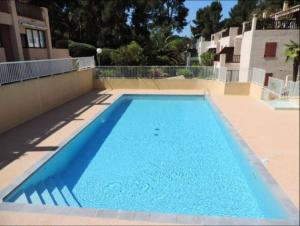 Photo #4 of Superbe appartement en bord de mer in Bandol, France