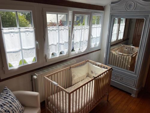 Photo #2 of "La Révillaise" Proche Mer, Grand Jardin Clos, 2 à 5 personnes-Adultes-Enfants- in Réville, France