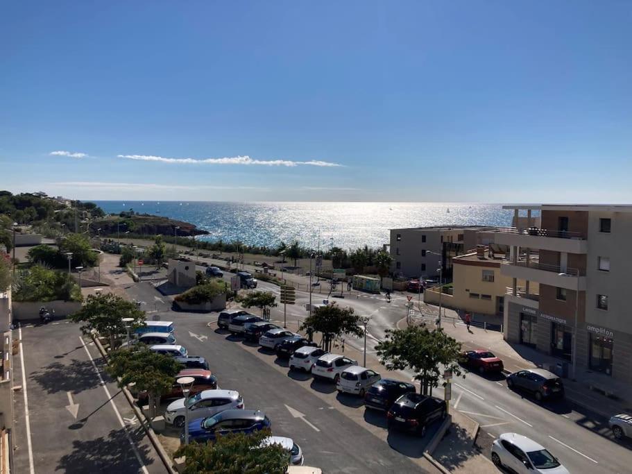 Photo of Appartement T3 Vue Mer La Corniche Sète in Sète, France