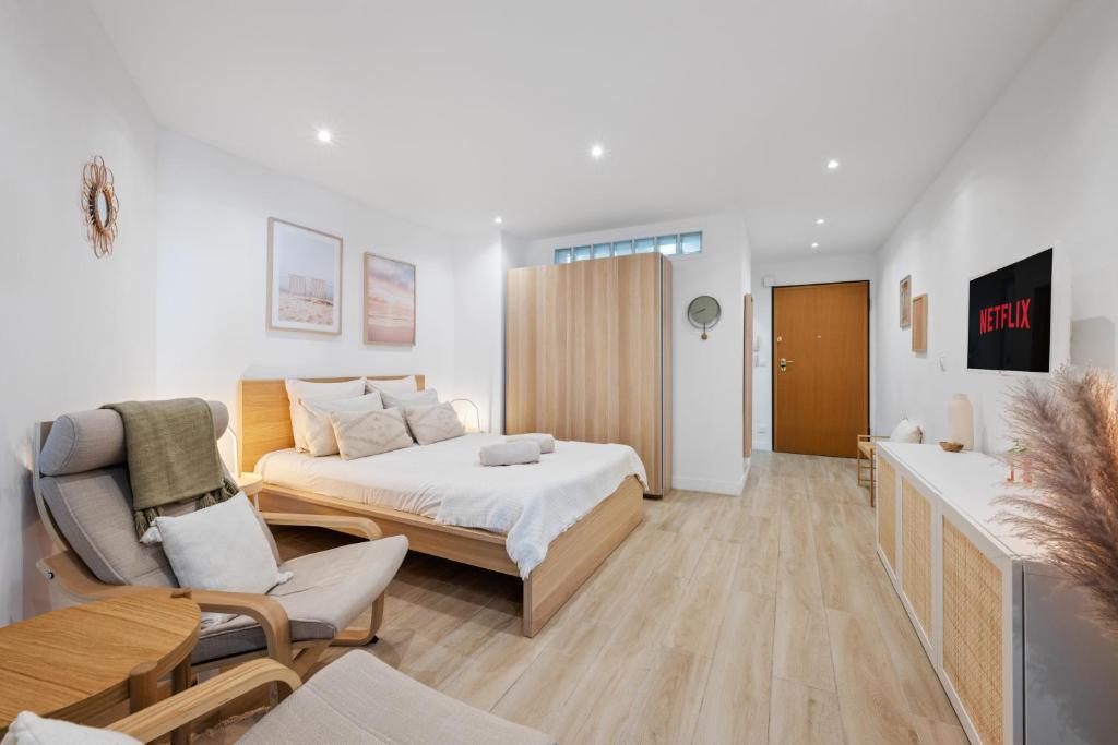 Photo of Appartement bord de mer « La Petite Ma-Line » in Cagnes sur Mer, France