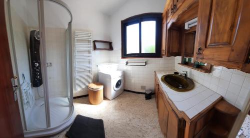 Photo #3 of Villa sur la Mer, 4 Chambres - 8 Personnes in Sanary sur Mer, France