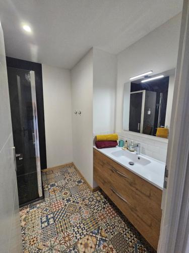 Photo #3 of Appartement neuf 6 couchages 50 metres de la plage in Gruissan, France