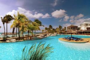 Photo #4 of Archipel Guadeloupéen - Élégant cocon d'architecte 2 étoiles entre grand balcon, piscine & lagon in Saint François, Guadeloupe