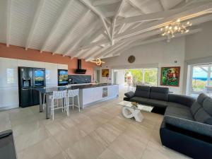 Photo #4 of JADE - Villa Créole de Standing et de charme ,vue mer , proche des plages & piscine privée haut de gamme in Saint François, Guadeloupe