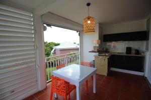 Photo #5 of Jolie studio meublé avec petite vue mer in Saint François, Guadeloupe