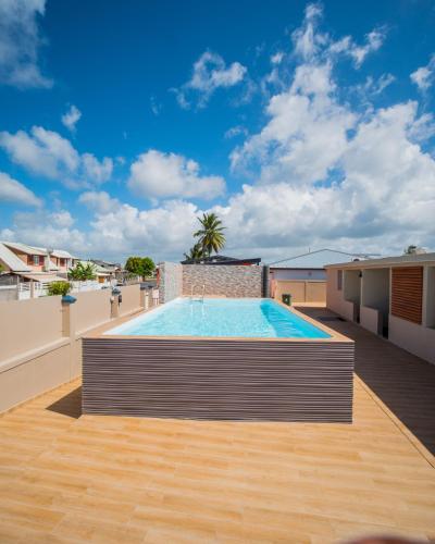 Photo #3 of Evasion en plein cœur de la ville T3 Jacuzzis Sauna et piscine au centre de Port-Louis in Port Louis, Guadeloupe