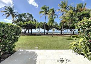 Photo #5 of Studio de charme - Aly'Zen - Magnifique vue mer, les pieds dans l'eau in Le Moule, Guadeloupe