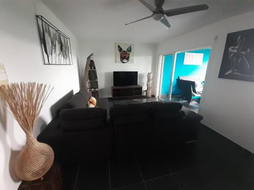 Photo #2 of Appartement spacieux moderne lumineux avec grand jardin dans résidence avec piscine in Le Gosier, Guadeloupe