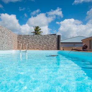 Photo #6 of Evasion en plein cœur de la ville Studio Jacuzzis Sauna et piscine au centre de Port-Louis in Port Louis, Guadeloupe