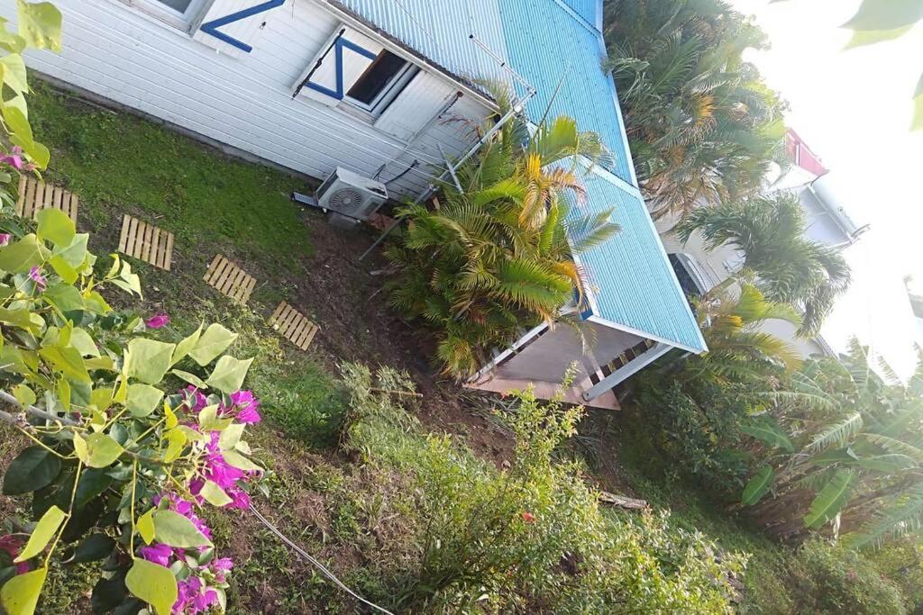 Photo of studio dans un écrin vert in Saint Claude, Guadeloupe