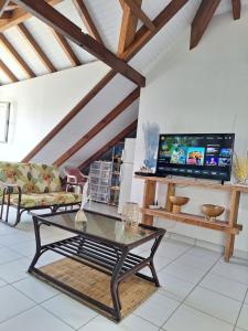 Photo #6 of La Zénitude 2 haut de villa Vues exceptionnelles in Saint François, Guadeloupe