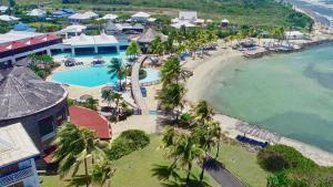 Photo #6 of Très bel appartement avec Vue Mer, Accès Direct à la Plage et Piscine surveillée in Saint François, Guadeloupe