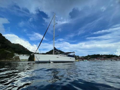 Photo #3 of Le Voilier dans la baie des Saintes in Terre de Haut, Guadeloupe