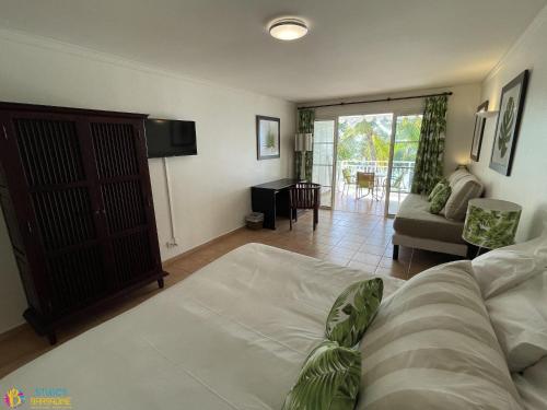 Photo #3 of Village Vacances Sainte Anne Première ligne Superbe Vue plage et Mer -Aouara 1318 by Studios Barbadine in Sainte Anne, Guadeloupe