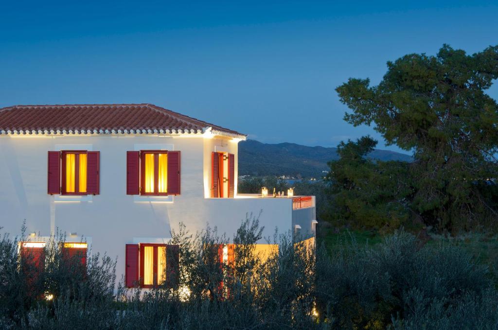 Photo #1 of Makis Inn Resort in Argolida, Greece