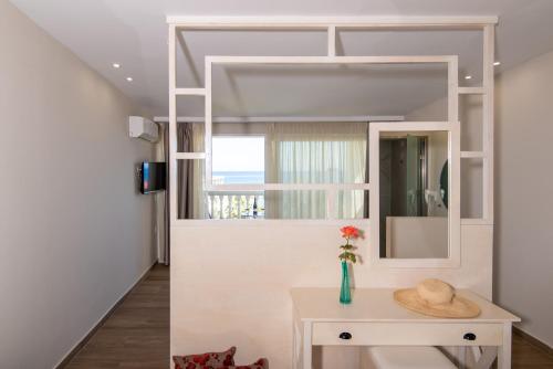 Photo #3 of Belussi Beach Hotel & Suites in Drosia, Greece