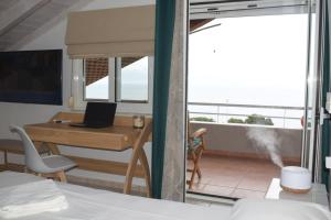 Photo #5 of Alexandros Seaside Family Apartments & Villas - Paradise, 7' from Petalidi in Petalidi, Greece