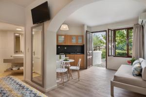 Photo #6 of Alianthos Suites in Chorafakia, Greece